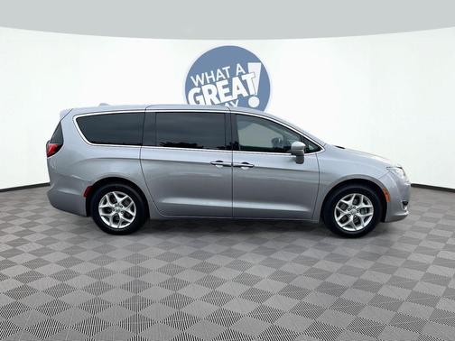 Billet Silver Metallic Clearcoat 2018 Chrysler Pacifica Touring Plus