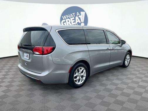 Billet Silver Metallic Clearcoat 2018 Chrysler Pacifica Touring Plus