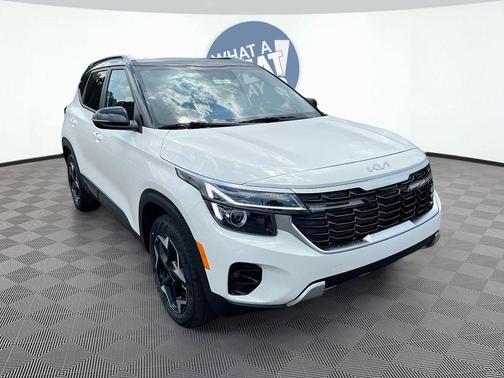 Clear White/Black Roof 2026 Kia Seltos S