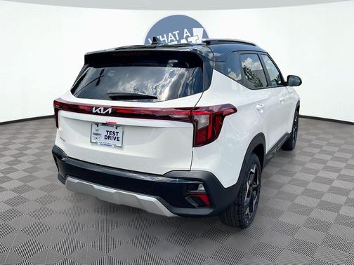 Clear White/Black Roof 2026 Kia Seltos S