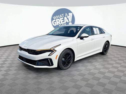 Snow White Pearl 2025 Kia K5 LXS