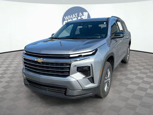 Sterling Gray Metallic 2025 Chevrolet Traverse LT