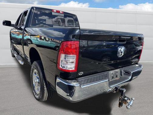 Diamond Black Crystal Pearlcoat 2022 RAM 2500 Tradesman Crew Cab 4x4 6'4' Box