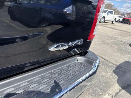 Diamond Black Crystal Pearlcoat 2022 RAM 2500 Tradesman Crew Cab 4x4 6'4' Box