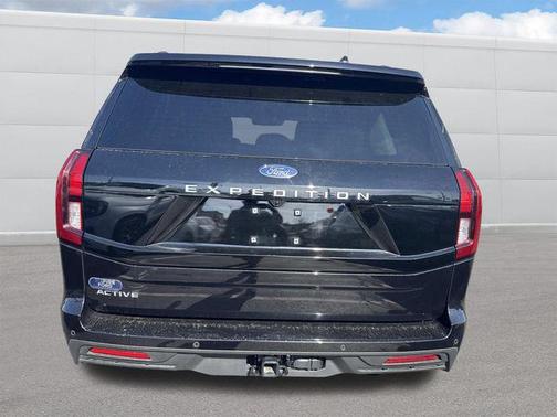 Black Metallic 2025 Ford Expedition Active