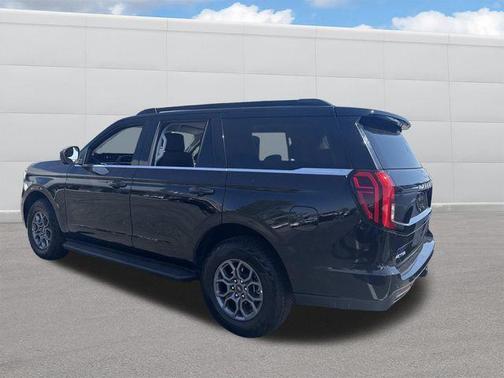 Black Metallic 2025 Ford Expedition Active