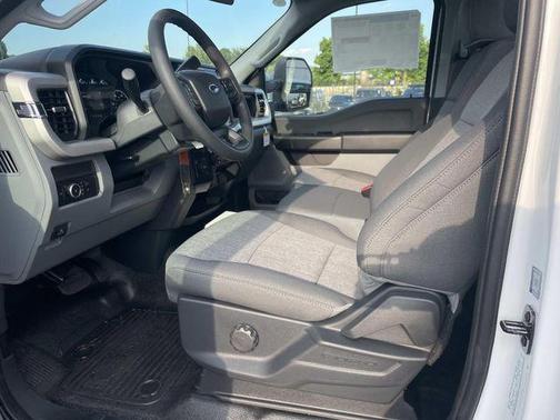 Oxford White 2026 Ford F-450 DRW