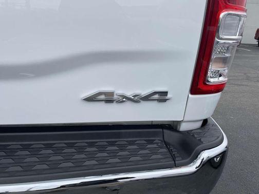 2020 RAM 2500 Tradesman Crew Cab 4X4 6'4' Box
