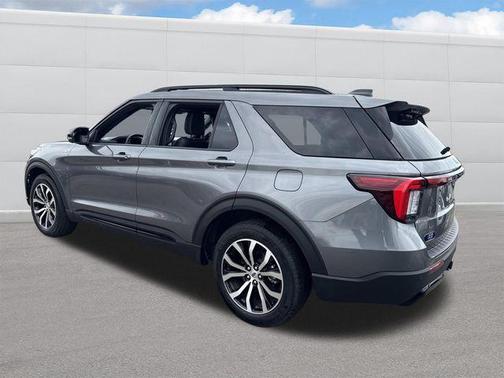 Gray Metallic 2025 Ford Explorer ST-Line