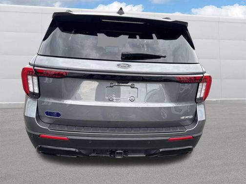 Gray Metallic 2025 Ford Explorer ST-Line