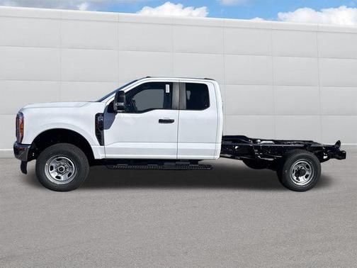 Oxford White 2026 Ford F-350 XL