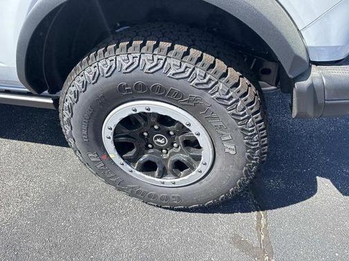 Avalanche Gray 2026 Ford Bronco Badlands