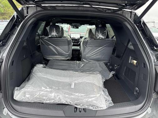 Carbonized Gray Metallic 2026 Ford Explorer ST-Line