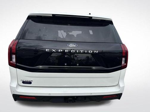 White Metallic 2025 Ford Expedition Active