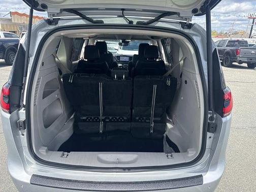 Silver Mist Clearcoat 2024 Chrysler Pacifica Touring L