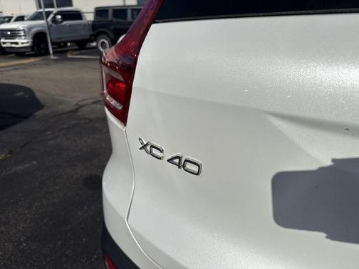 2020 Volvo XC40 T5 R-Design