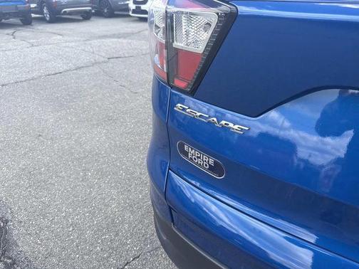 Lightning Blue Metallic 2018 Ford Escape SE