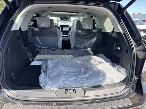 Agate Black Metallic 2026 Ford Explorer Platinum