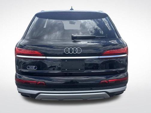 White 2025 Audi Q7 55 Premium Plus