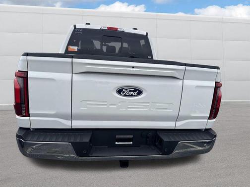 Star White Metallic Tri-Coat 2026 Ford F-150 Lariat