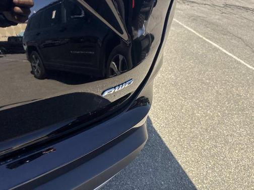 Black Metallic 2024 Ford Edge SEL