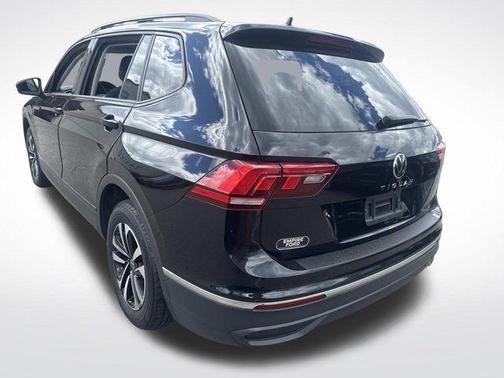 Platinum Gray Metallic 2024 Volkswagen Tiguan 2.0T S
