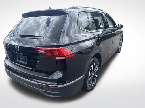 Platinum Gray Metallic 2024 Volkswagen Tiguan 2.0T S