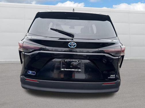 2024 Toyota Sienna XLE