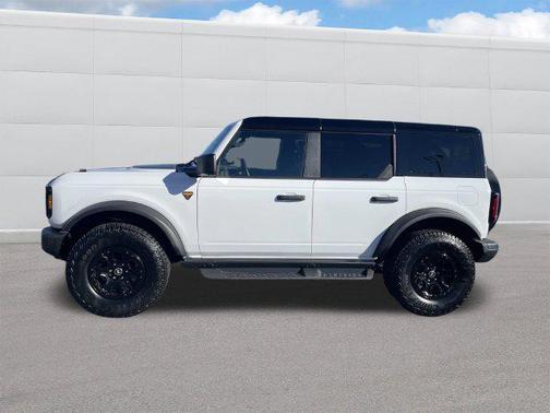 Oxford White 2026 Ford Bronco Badlands