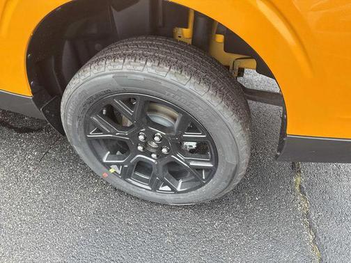 Orange Fury Metallic Tri-Coat 2026 Ford Maverick XLT