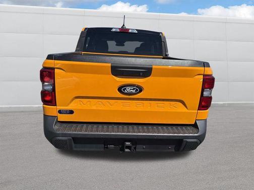 Orange Fury Metallic Tri-Coat 2026 Ford Maverick XLT