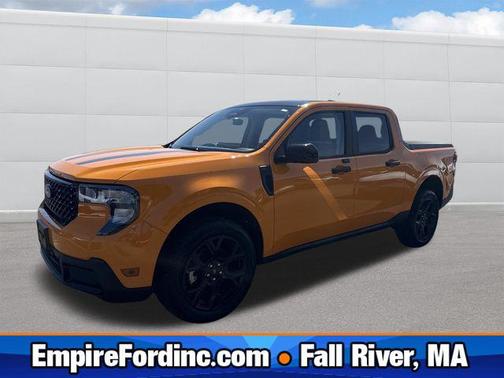 Orange Fury Metallic Tri-Coat 2026 Ford Maverick XLT
