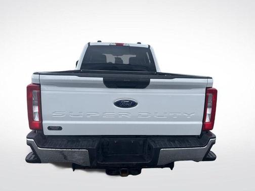 Oxford White 2024 Ford F-250 XLT