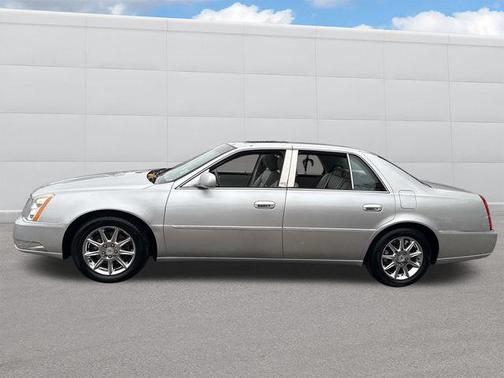 2010 Cadillac DTS Luxury Collection