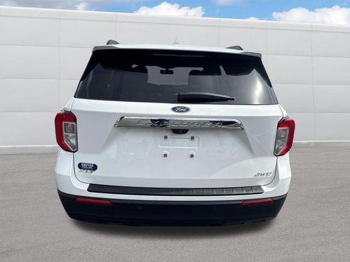 Star White Metallic Tri-Coat 2022 Ford Explorer XLT