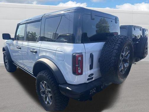 Oxford White 2025 Ford Bronco Badlands