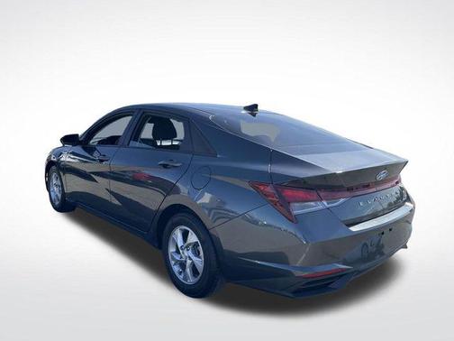 2022 Hyundai ELANTRA SE