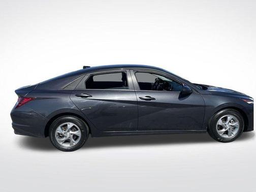2022 Hyundai ELANTRA SE