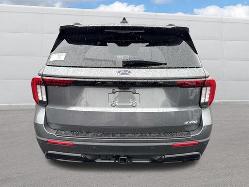 Carbonized Gray Metallic 2026 Ford Explorer ST-Line