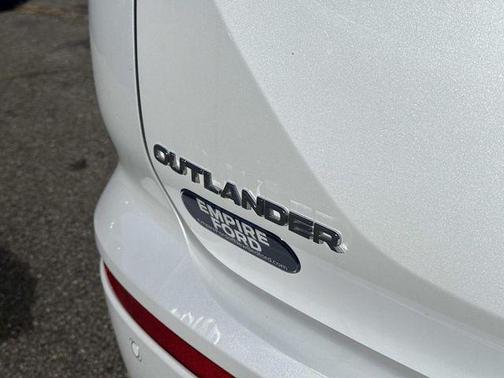 2023 Mitsubishi Outlander SE Special Edition 2WD