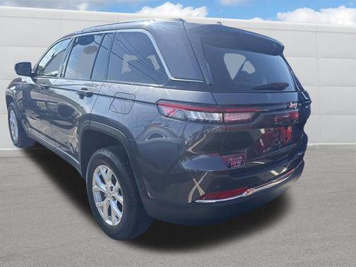 Baltic Gray Metallic Clearcoat 2023 Jeep Grand Cherokee Limited
