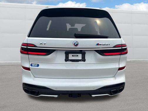 2023 BMW X7 M60i