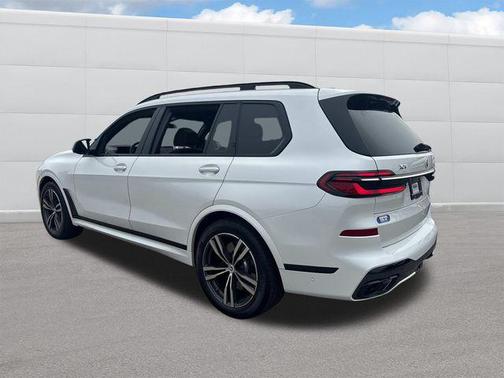 2023 BMW X7 M60i