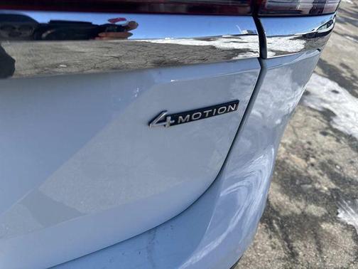 2025 Volkswagen Atlas 2.0T SE w/Technology 4MOTION