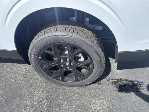 Space White Metallic 2026 Ford Maverick Lariat