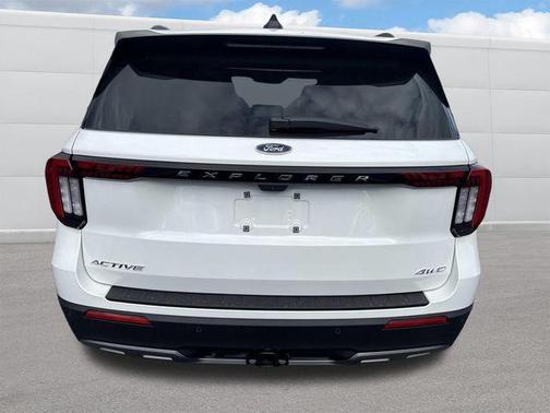 Star White Metallic Tri-Coat 2026 Ford Explorer Active