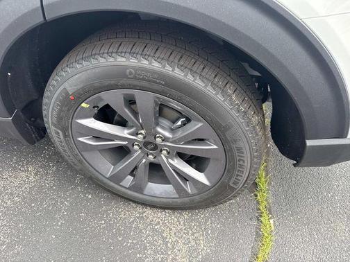 Star White Metallic Tri-Coat 2026 Ford Explorer Active