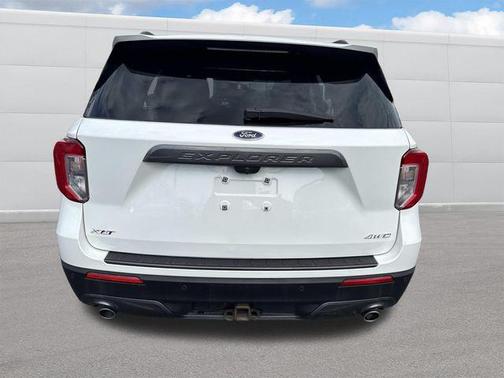 Star White Metallic Tri-Coat 2022 Ford Explorer XLT