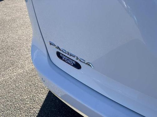 2023 Chrysler Pacifica Hybrid Limited