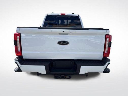 Oxford White 2025 Ford F-250 Lariat